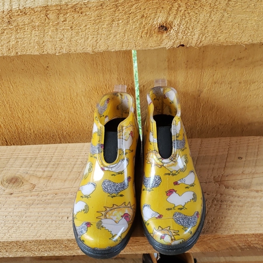 Sluggers rubber booties woman size 9